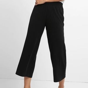 Gap - NWOT Softspun Ribbed Crop Wide-Leg Pants